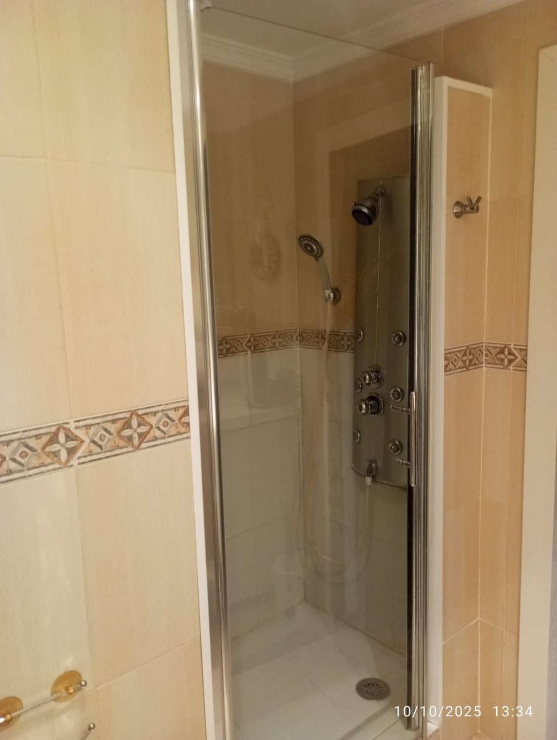 APARTMENT WITH FRONTAL SEA VIEWS FOR SALE IN MONTEMAR AREA (TORREMOLINOS)