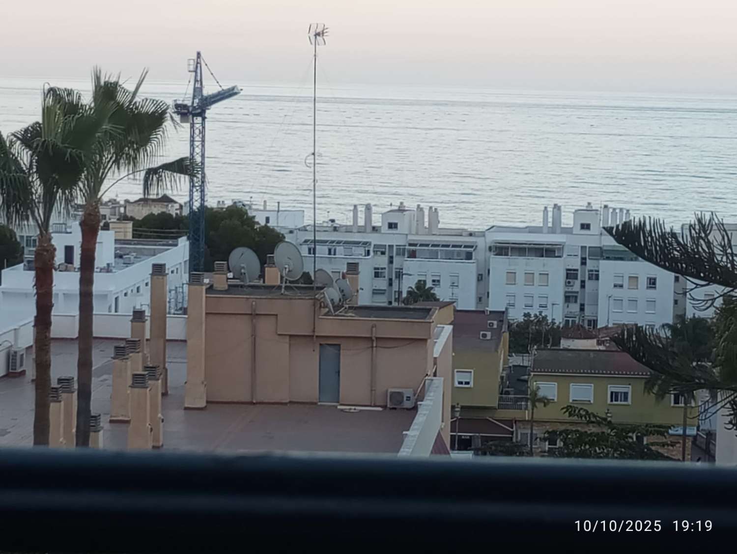 APARTMENT WITH FRONTAL SEA VIEWS FOR SALE IN MONTEMAR AREA (TORREMOLINOS)