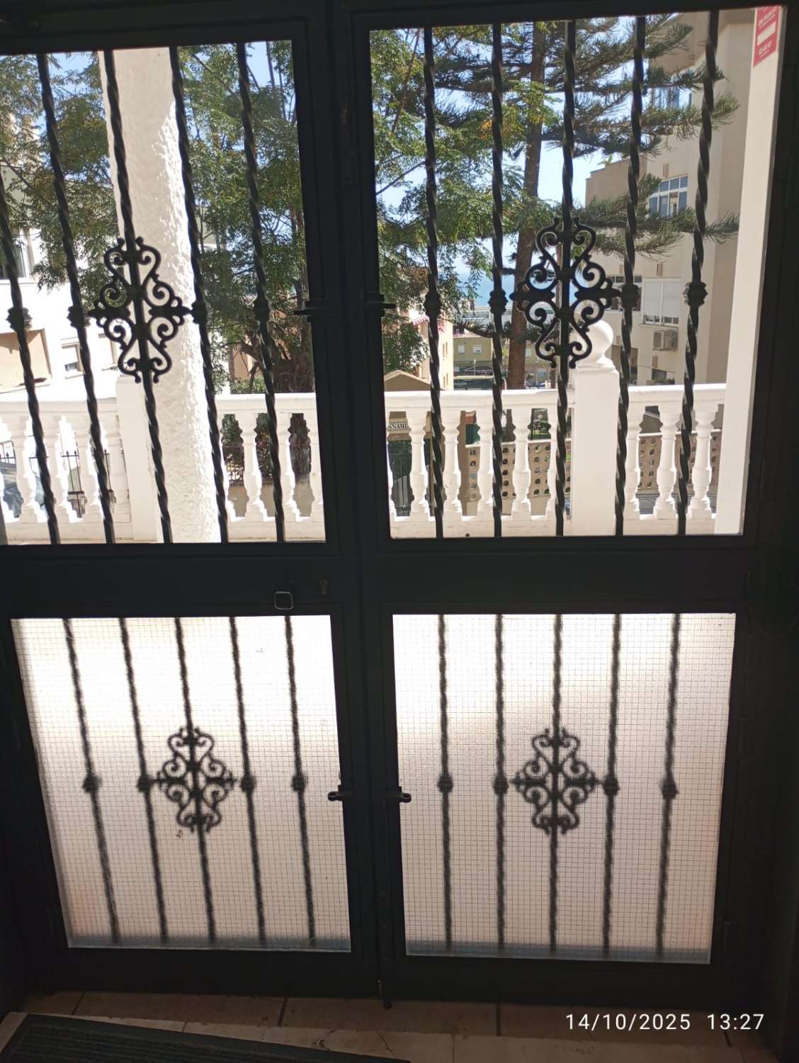 APARTMENT WITH FRONTAL SEA VIEWS FOR SALE IN MONTEMAR AREA (TORREMOLINOS)