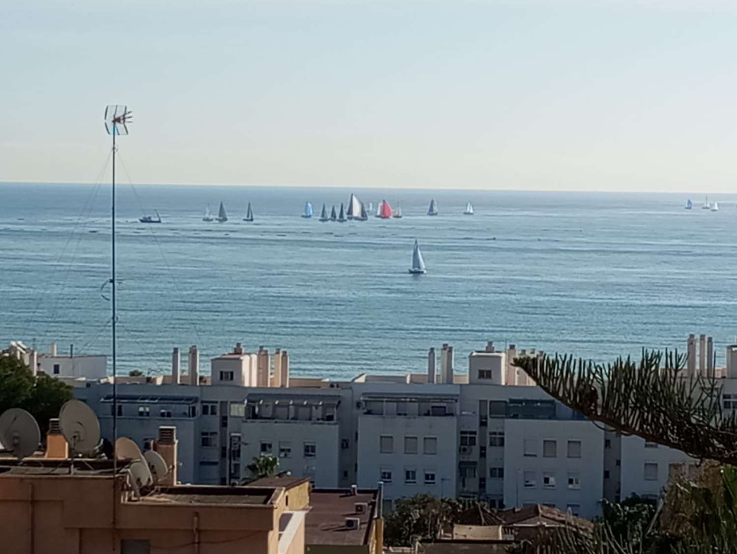 APARTMENT WITH FRONTAL SEA VIEWS FOR SALE IN MONTEMAR AREA (TORREMOLINOS)