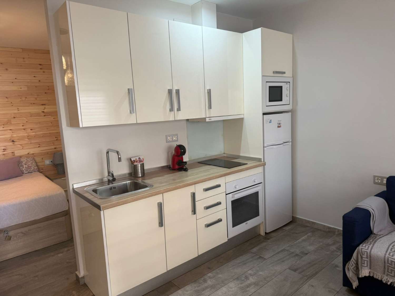 VUOKRATTU 1.9.26–31.5.27 STUDIO LA CARIHUELASSA (TORREMOLINOS)