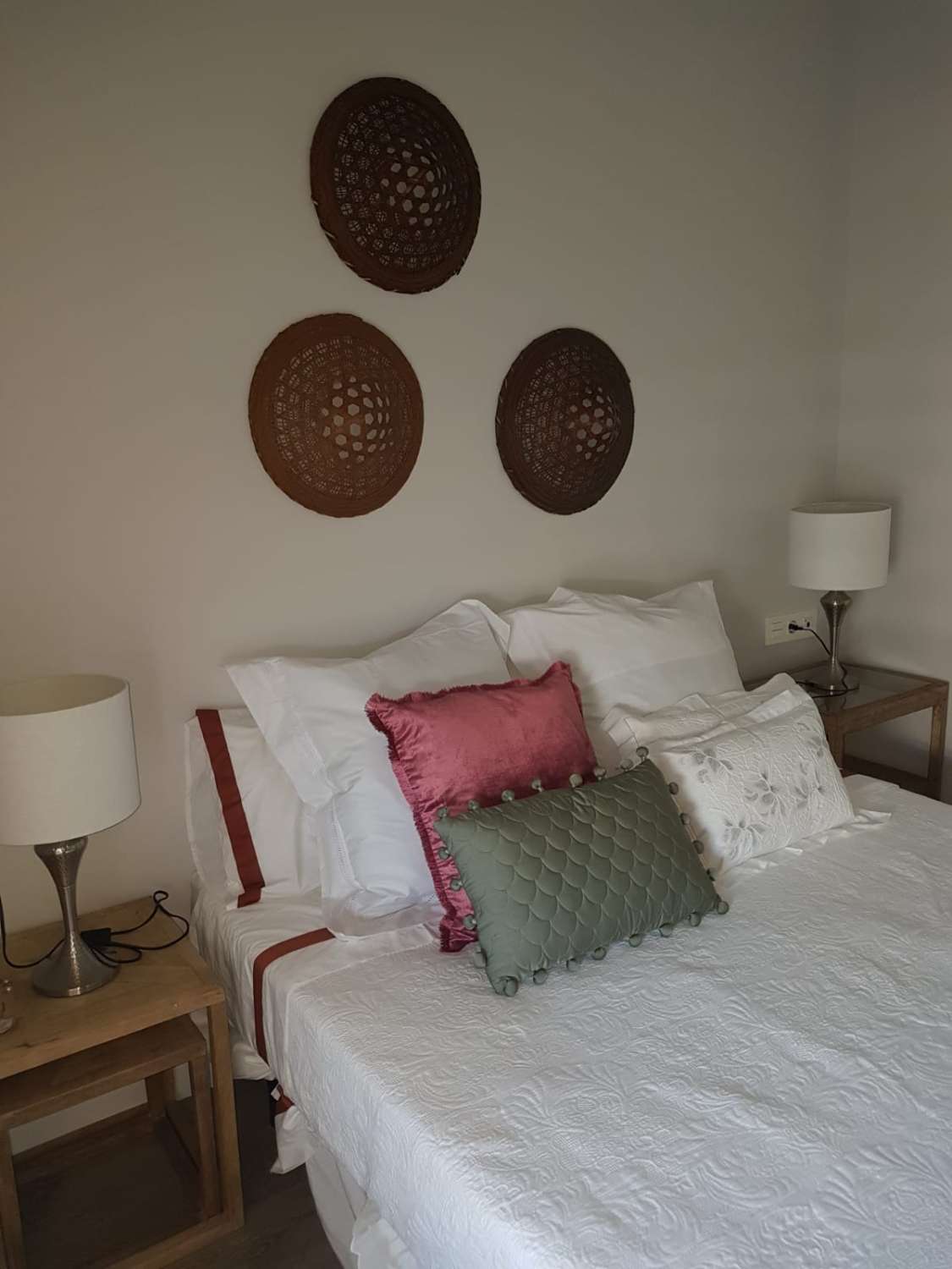 À LOUER DU 01.10.26 AU 15.6.27 MAGNIFIQUE APPARTEMENT EN FACE DE LA PLAGE À LOS ALAMOS (TORREMOLINOS)