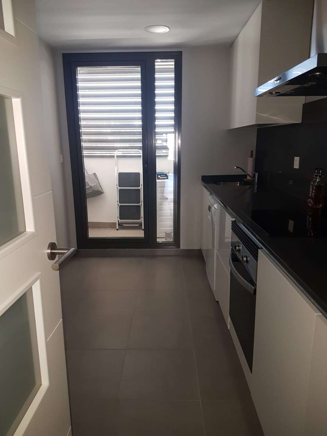 À LOUER DU 01.10.26 AU 15.6.27 MAGNIFIQUE APPARTEMENT EN FACE DE LA PLAGE À LOS ALAMOS (TORREMOLINOS)