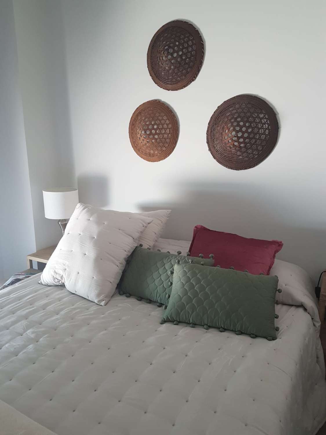 À LOUER DU 01.10.26 AU 15.6.27 MAGNIFIQUE APPARTEMENT EN FACE DE LA PLAGE À LOS ALAMOS (TORREMOLINOS)