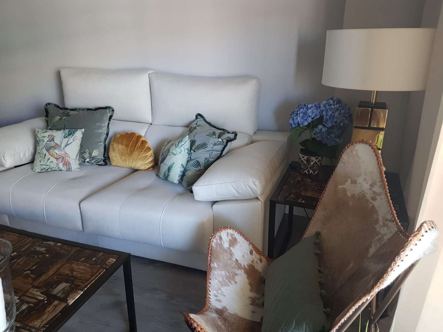 À LOUER DU 01.10.26 AU 15.6.27 MAGNIFIQUE APPARTEMENT EN FACE DE LA PLAGE À LOS ALAMOS (TORREMOLINOS)