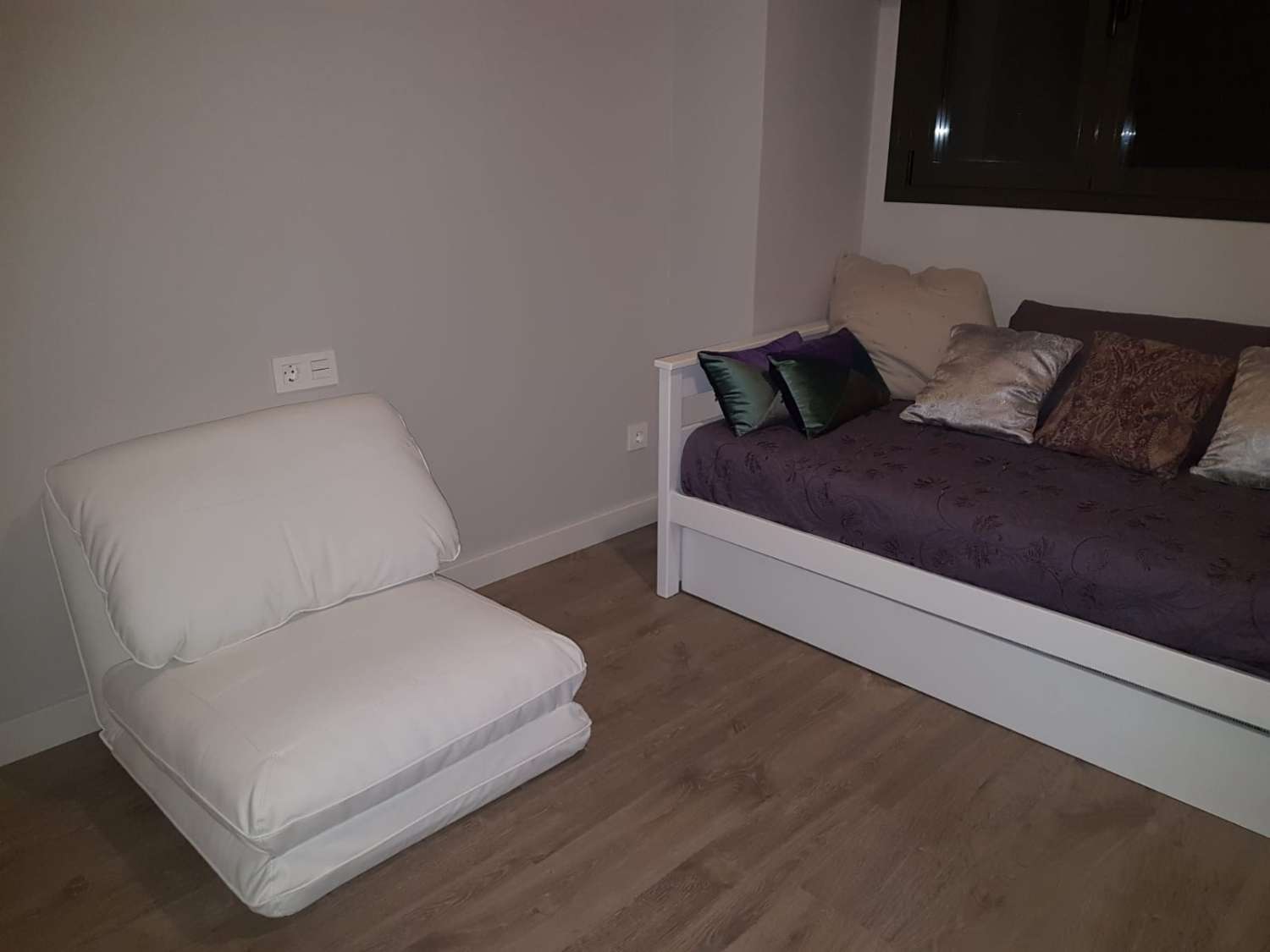 À LOUER DU 01.10.26 AU 15.6.27 MAGNIFIQUE APPARTEMENT EN FACE DE LA PLAGE À LOS ALAMOS (TORREMOLINOS)