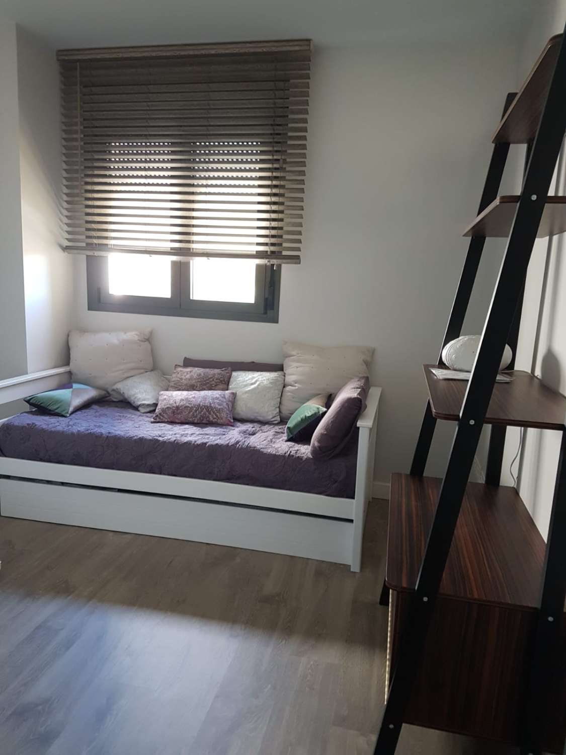 À LOUER DU 01.10.26 AU 15.6.27 MAGNIFIQUE APPARTEMENT EN FACE DE LA PLAGE À LOS ALAMOS (TORREMOLINOS)