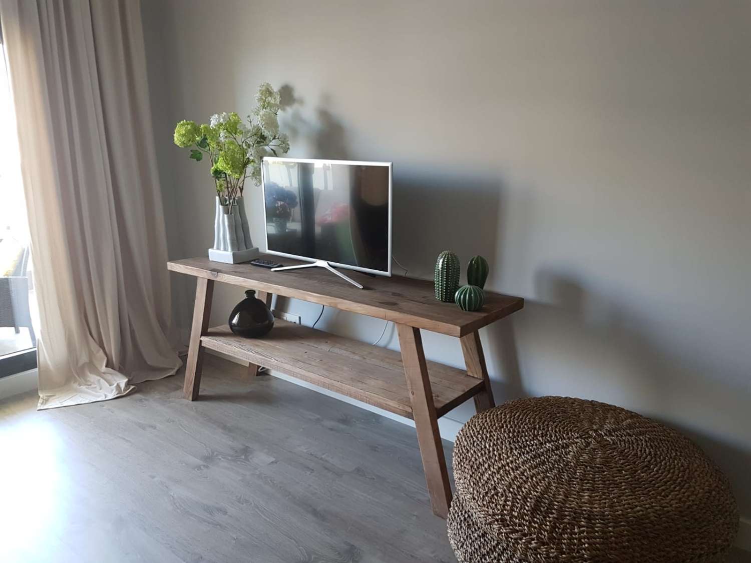 À LOUER DU 01.10.26 AU 15.6.27 MAGNIFIQUE APPARTEMENT EN FACE DE LA PLAGE À LOS ALAMOS (TORREMOLINOS)