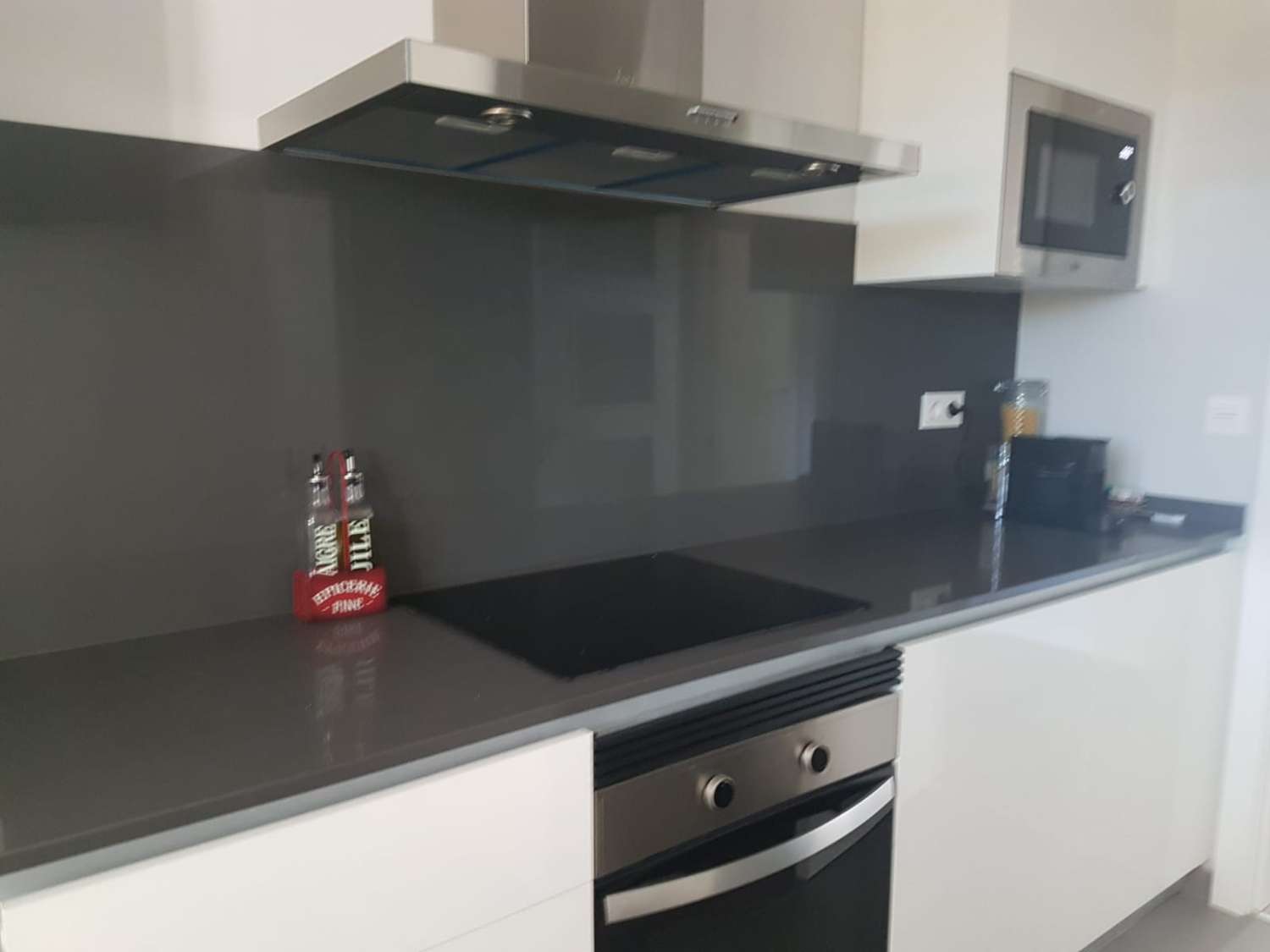 À LOUER DU 01.10.26 AU 15.6.27 MAGNIFIQUE APPARTEMENT EN FACE DE LA PLAGE À LOS ALAMOS (TORREMOLINOS)