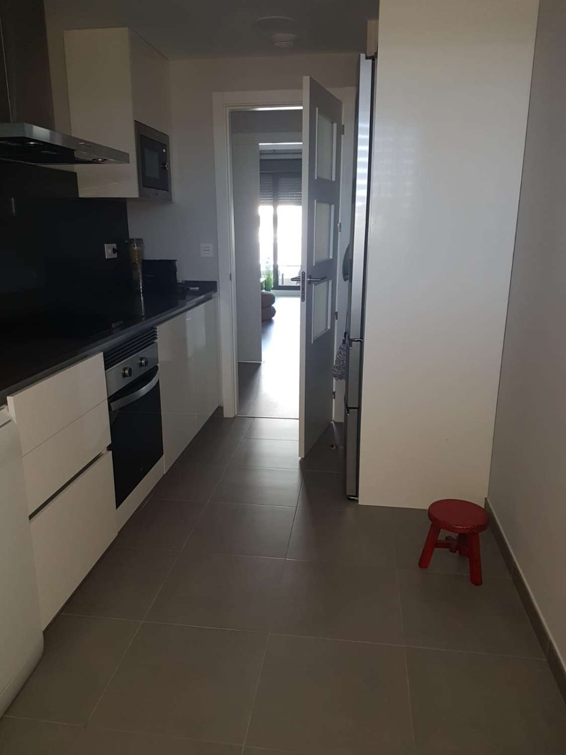 À LOUER DU 01.10.26 AU 15.6.27 MAGNIFIQUE APPARTEMENT EN FACE DE LA PLAGE À LOS ALAMOS (TORREMOLINOS)