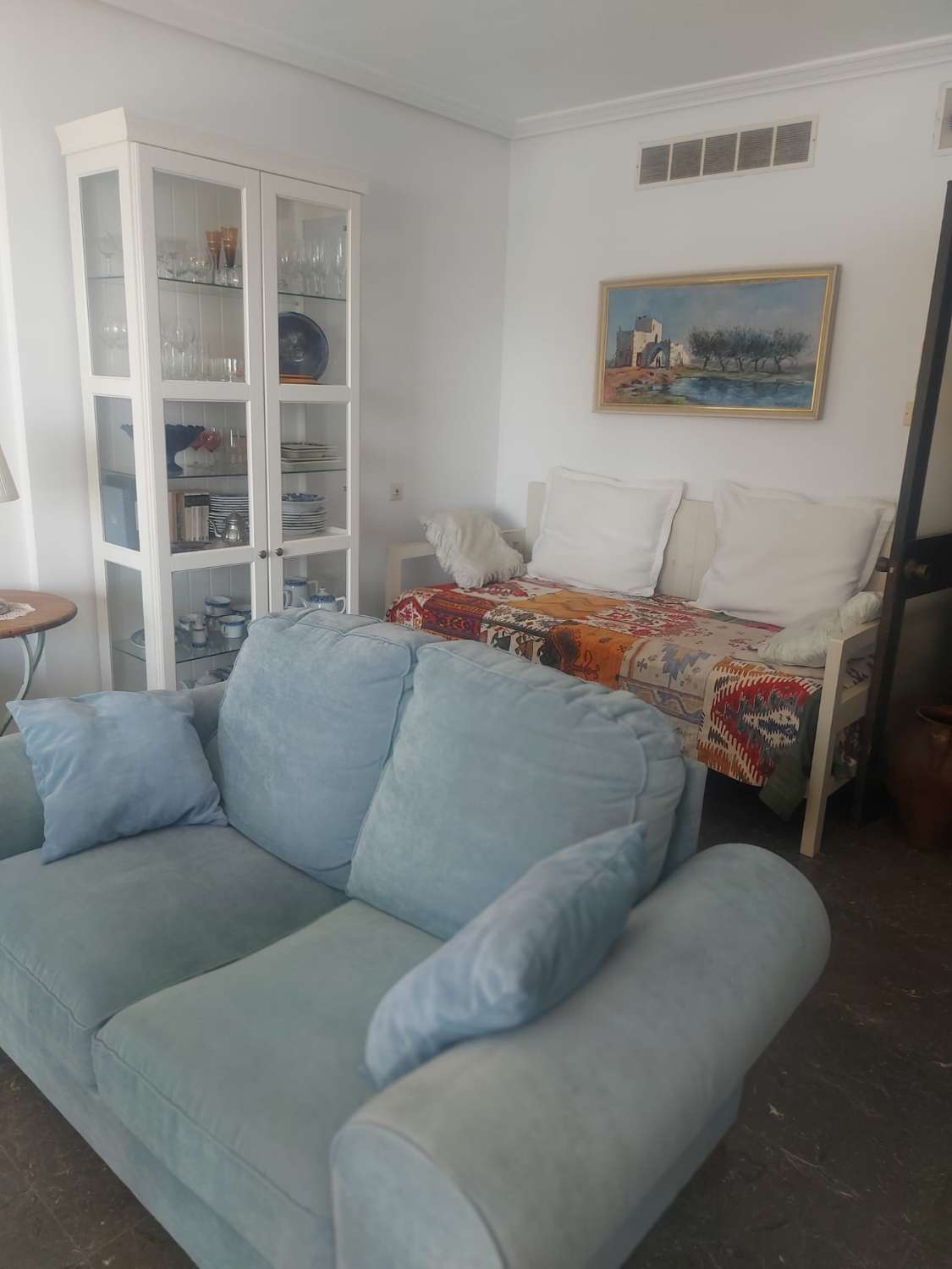 À LOUER DU 2.04.27 AU 30.6.27 BEL APPARTEMENT SUR LA 1ÈRE LIGNE DE PLAGE AVEC VUE SUR LA MER À LA CARIHUELA (TORREMOLINOS)