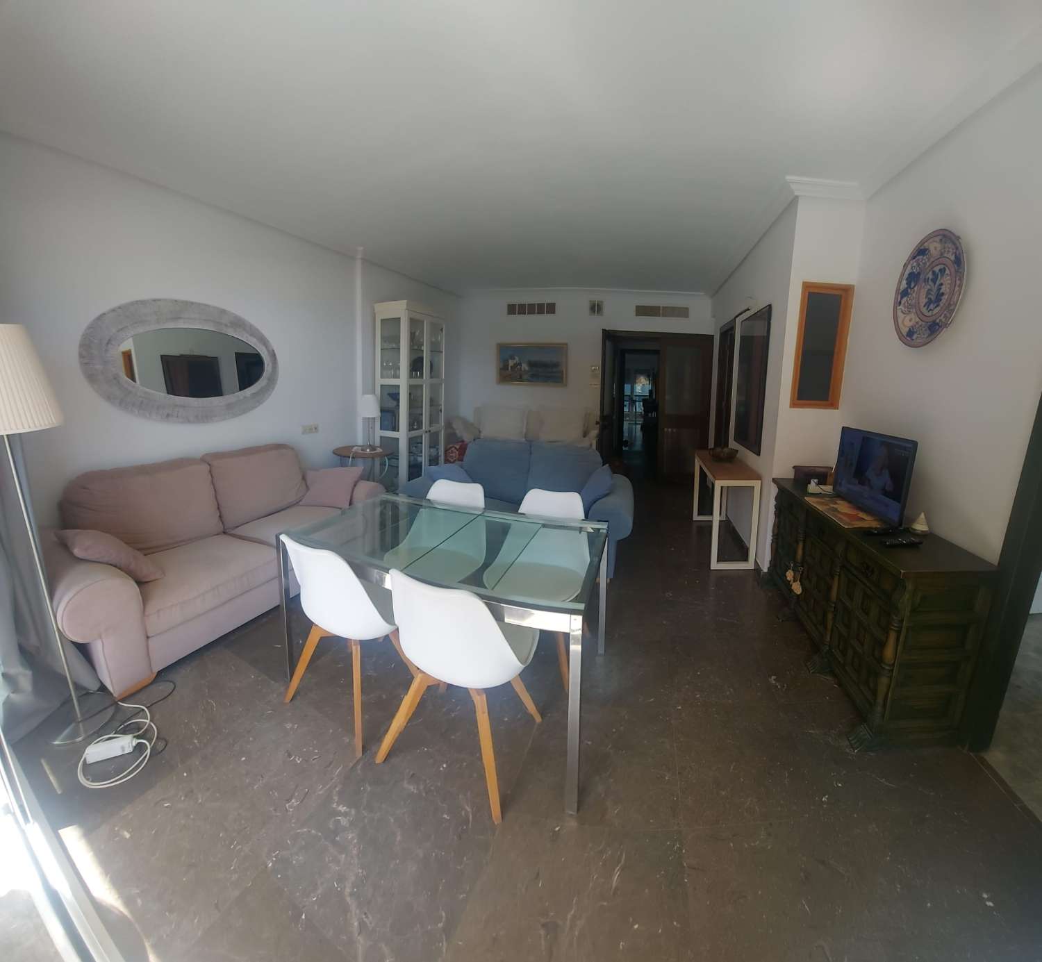 À LOUER DU 2.04.27 AU 30.6.27 BEL APPARTEMENT SUR LA 1ÈRE LIGNE DE PLAGE AVEC VUE SUR LA MER À LA CARIHUELA (TORREMOLINOS)