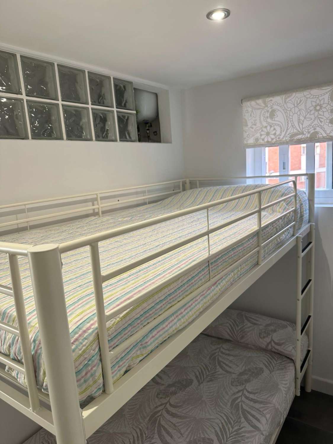 À LOUER À PARTIR DU 30.6.26 APPARTEMENT SYMPA À TORREMOLINOS CENTER