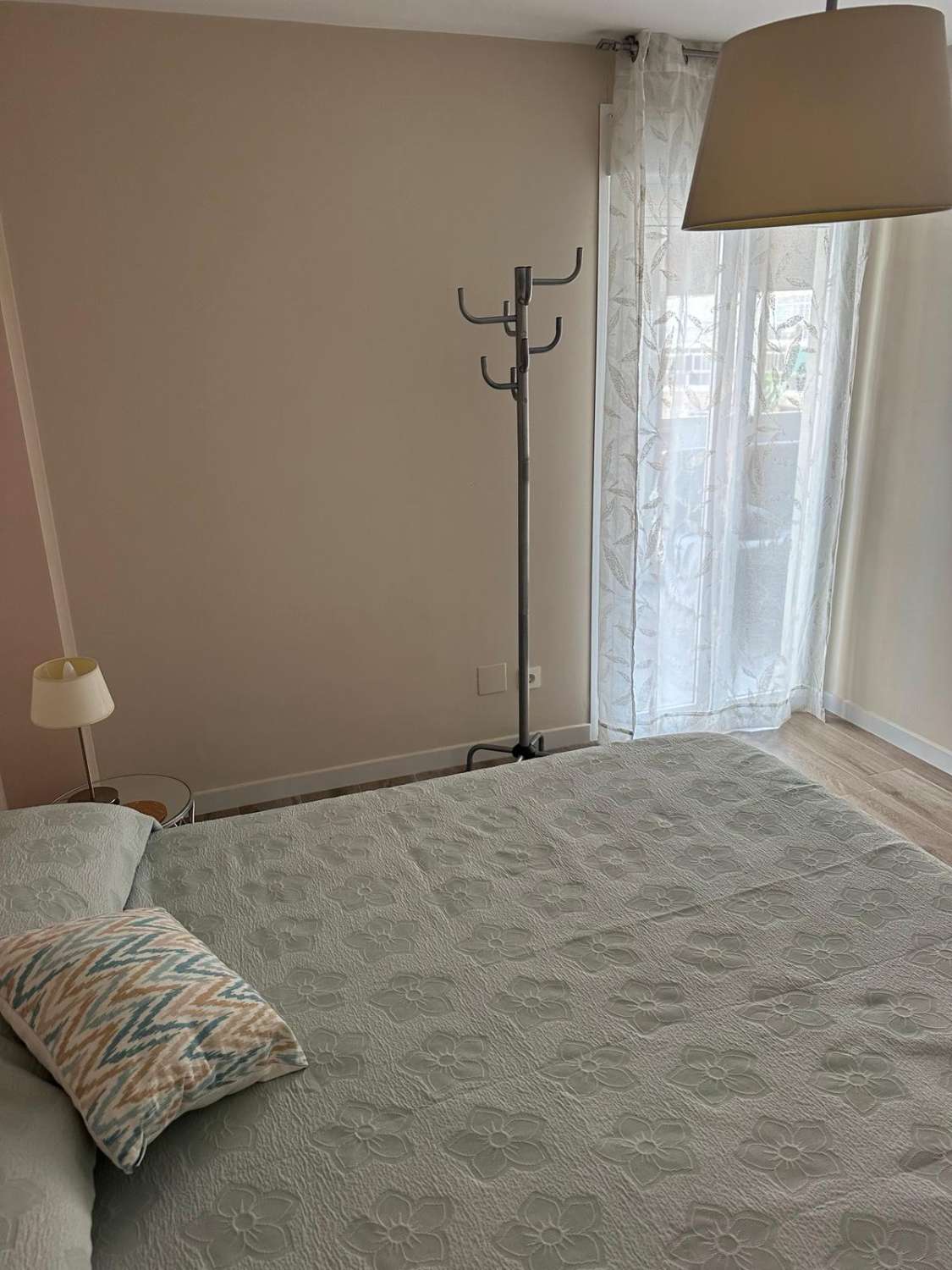 À LOUER À PARTIR DU 30.6.26 APPARTEMENT SYMPA À TORREMOLINOS CENTER