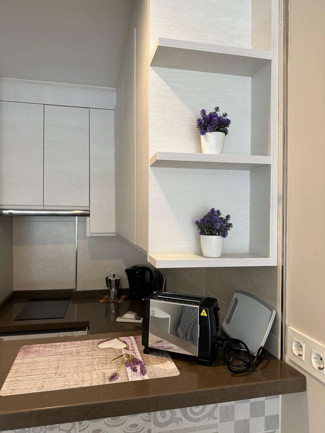 À LOUER À PARTIR DU 30.6.26 APPARTEMENT SYMPA À TORREMOLINOS CENTER