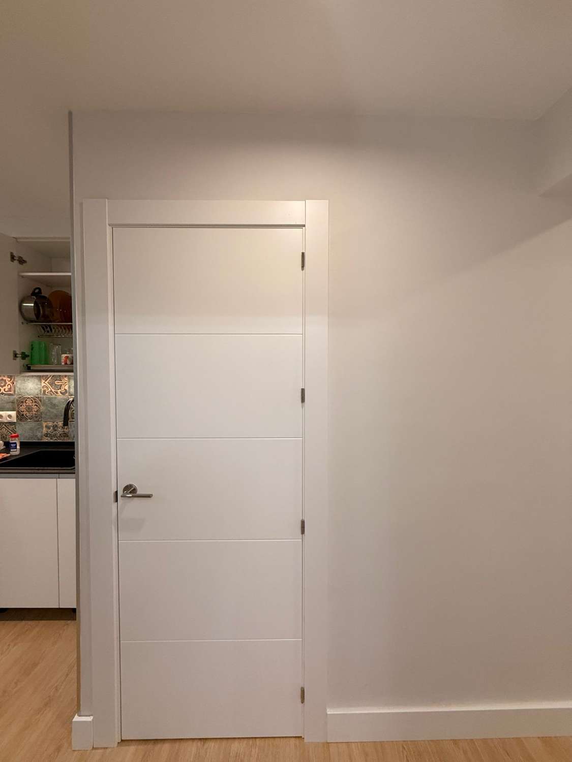 À LOUER DU 1.10.25 AU 31.5.26 BEL APPARTEMENT ENTIÈREMENT RÉNOVÉ AU CENTRE DE TORREMOLINOS