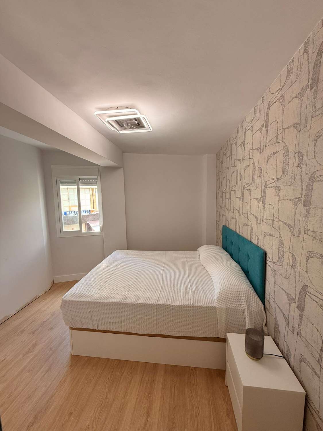 À LOUER DU 1.10.25 AU 31.5.26 BEL APPARTEMENT ENTIÈREMENT RÉNOVÉ AU CENTRE DE TORREMOLINOS