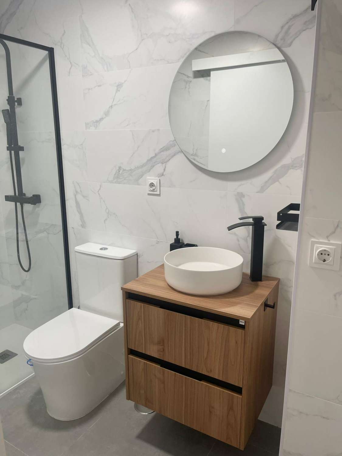 À LOUER DU 1/09/2026 AU 30/06/2027 BEL APPARTEMENT RÉNOVÉ À TORREMOLINOS