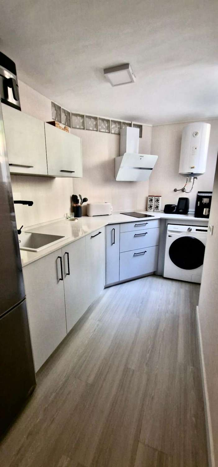 À LOUER DU 1/09/2026 AU 30/06/2027 BEL APPARTEMENT RÉNOVÉ À TORREMOLINOS