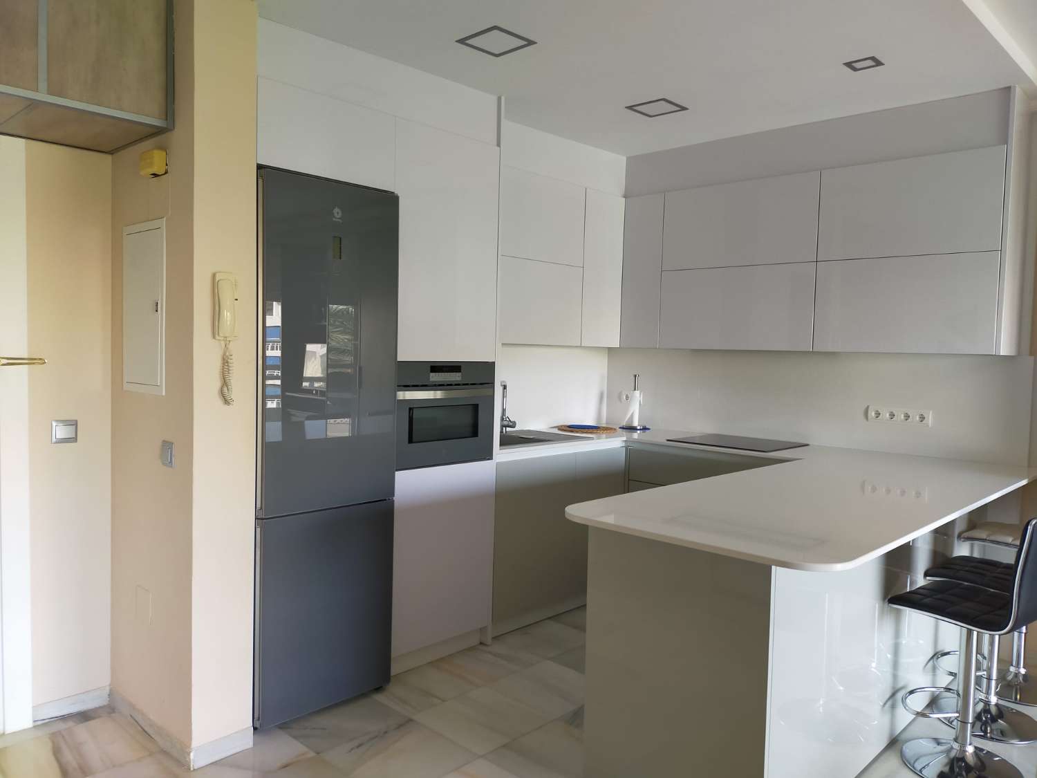 À LOUER DU 09/01/2026 AU 30/6/27 APPARTEMENT SYMPA PRÈS DE LA PLAGE À PLAYAMAR (TORREMOLINOS)