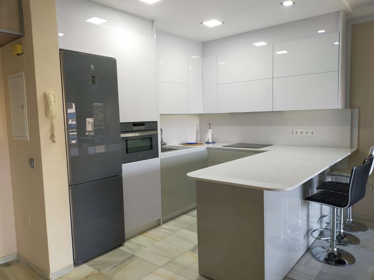 À LOUER DU 09/01/2026 AU 30/6/27 APPARTEMENT SYMPA PRÈS DE LA PLAGE À PLAYAMAR (TORREMOLINOS)