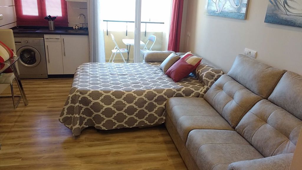 À LOUER DU 1.10.26 AU 30.6.27 STUDIO AGRÉABLE AVEC VUE SUR LA MER À TORREMOLINOS, À CÔTÉ DE PUERTO MARINA