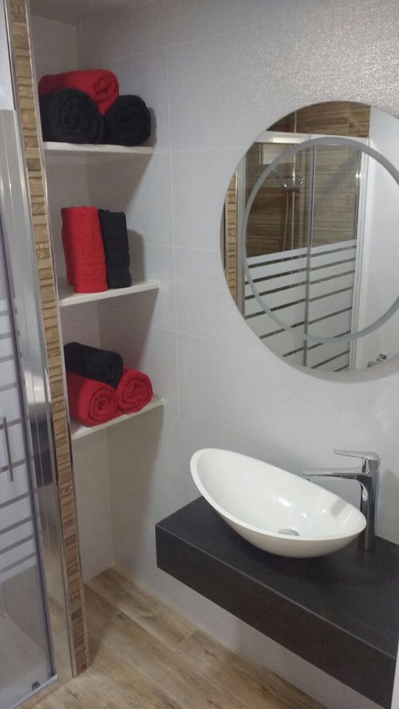 À LOUER DU 1.10.26 AU 30.6.27 STUDIO AGRÉABLE AVEC VUE SUR LA MER À TORREMOLINOS, À CÔTÉ DE PUERTO MARINA