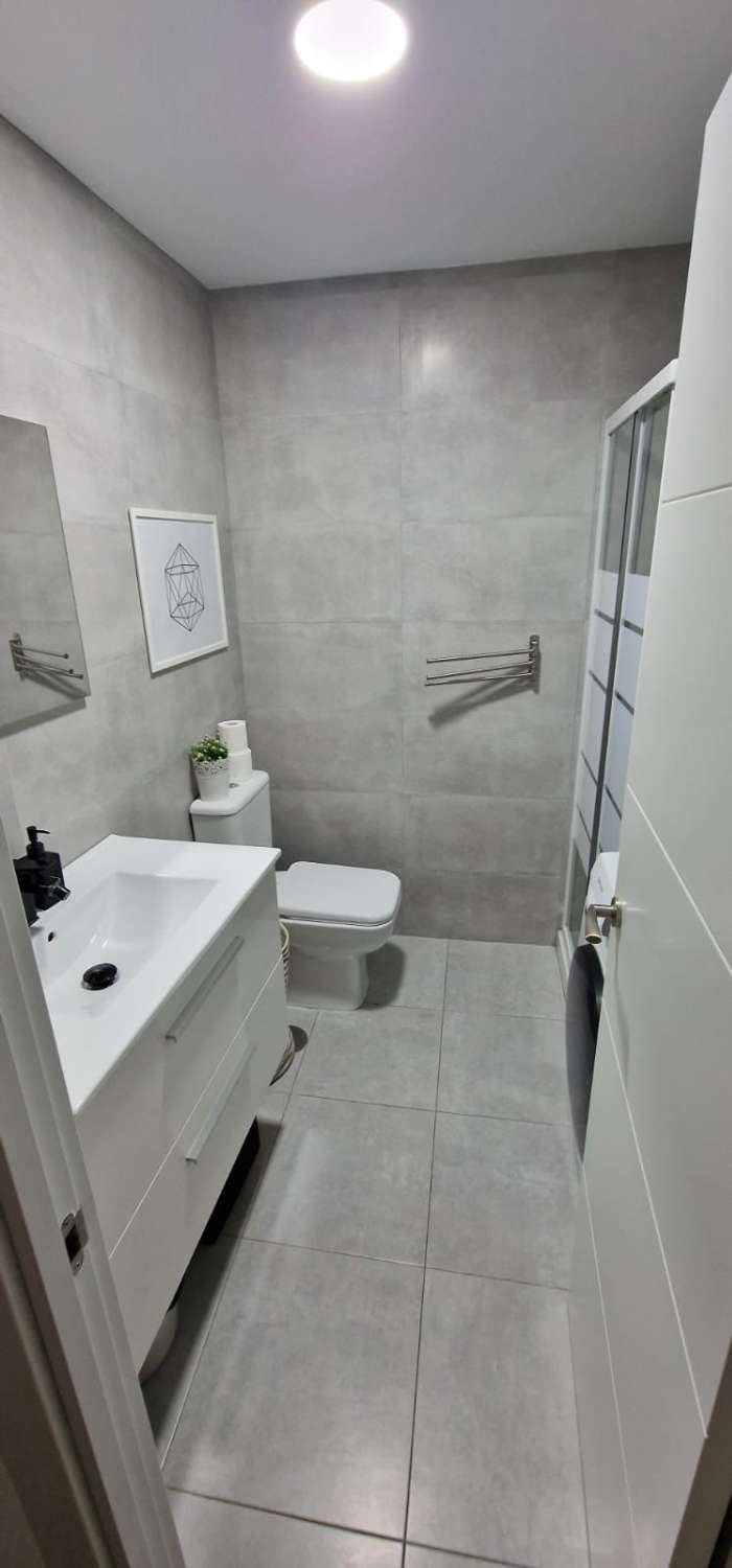 À LOUER DU 1/09/2026 AU 30/06/2027 BEL APPARTEMENT RÉNOVÉ À TORREMOLINOS