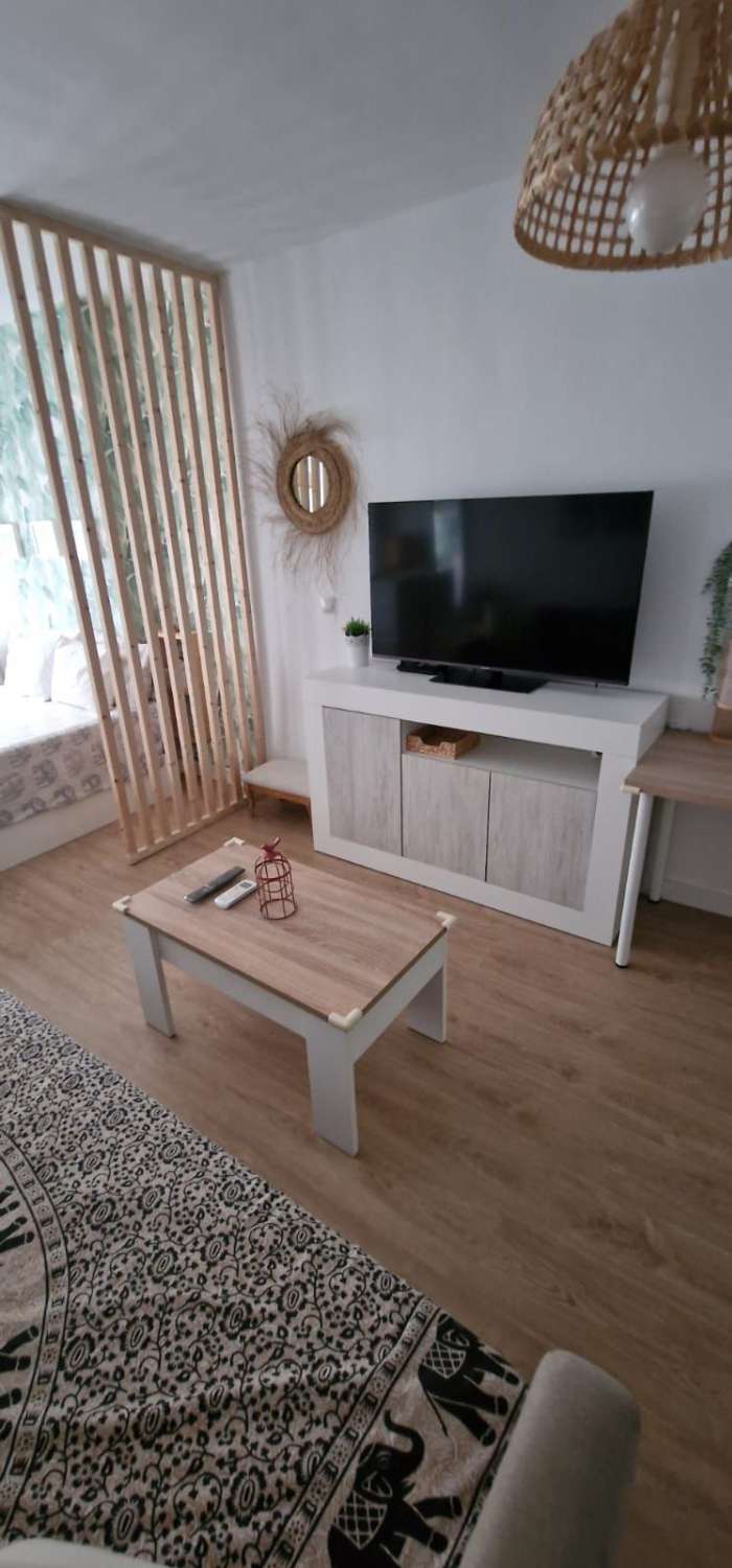 À LOUER DU 1/09/2026 AU 30/06/2027 BEL APPARTEMENT RÉNOVÉ À TORREMOLINOS