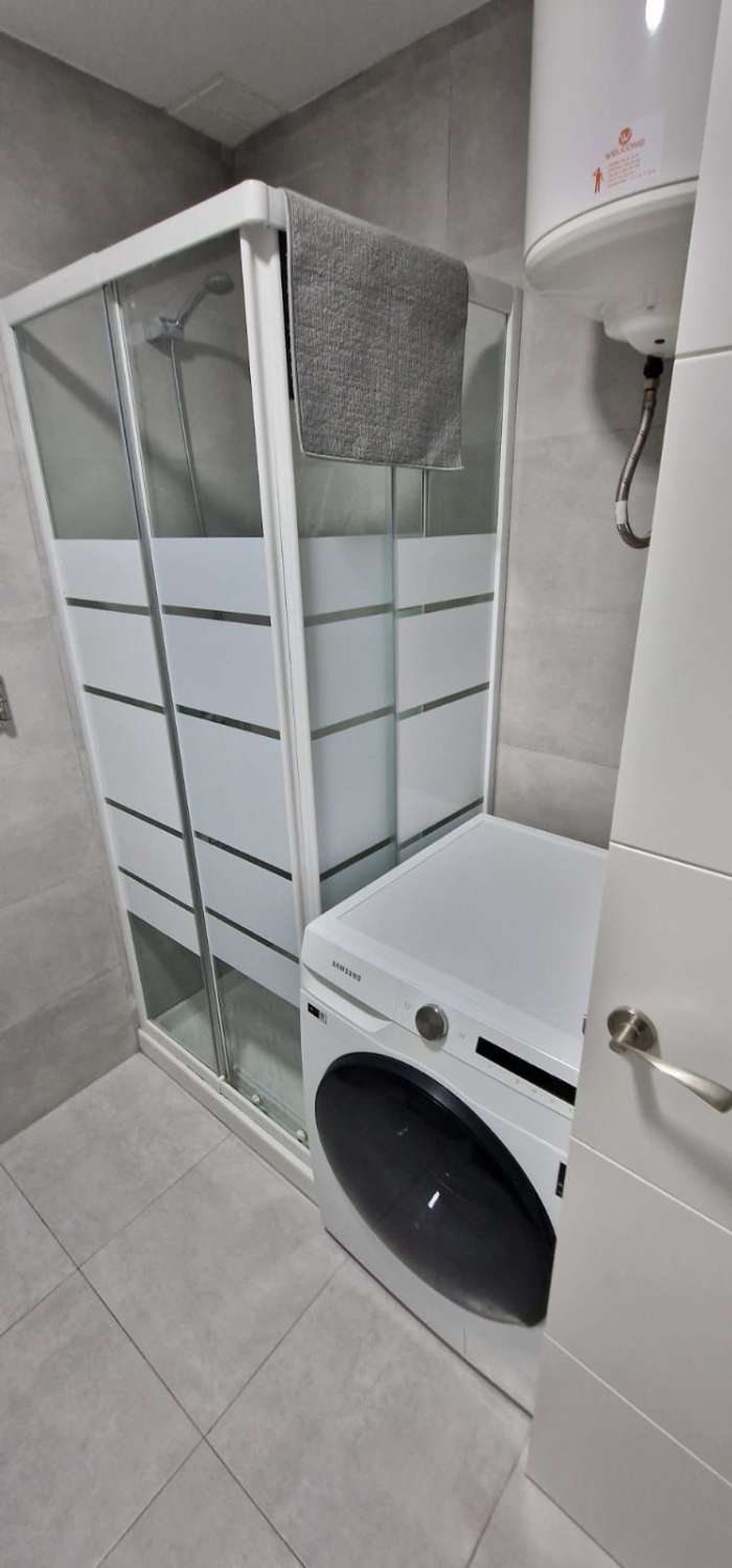 À LOUER DU 1/09/2026 AU 30/06/2027 BEL APPARTEMENT RÉNOVÉ À TORREMOLINOS