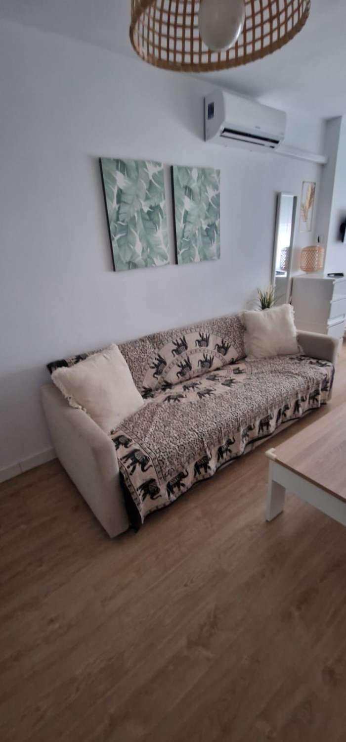 À LOUER DU 1/09/2026 AU 30/06/2027 BEL APPARTEMENT RÉNOVÉ À TORREMOLINOS