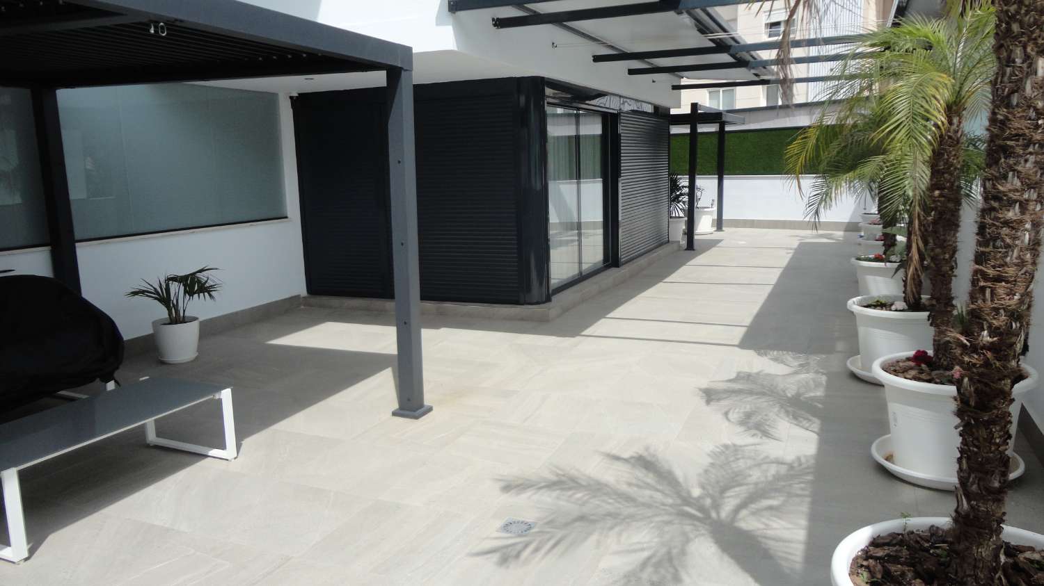 MAGNIFIK LÄGENHET TILL SALU I EN AV DE MEST LYXIGA URBANISERINGARNA I LOS ALAMOS (TORREMOLINOS)