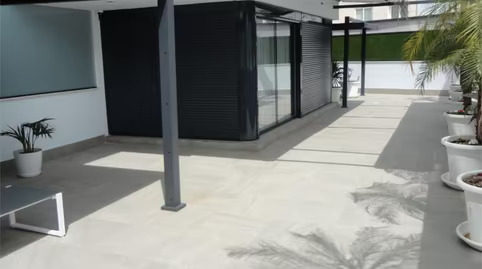 MAGNIFIK LÄGENHET TILL SALU I EN AV DE MEST LYXIGA URBANISERINGARNA I LOS ALAMOS (TORREMOLINOS)