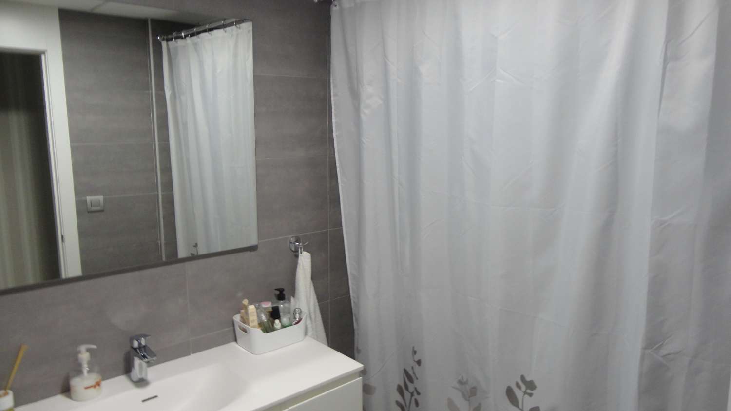 MAGNIFIK LÄGENHET TILL SALU I EN AV DE MEST LYXIGA URBANISERINGARNA I LOS ALAMOS (TORREMOLINOS)