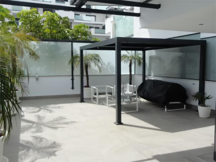 MAGNIFIK LÄGENHET TILL SALU I EN AV DE MEST LYXIGA URBANISERINGARNA I LOS ALAMOS (TORREMOLINOS)