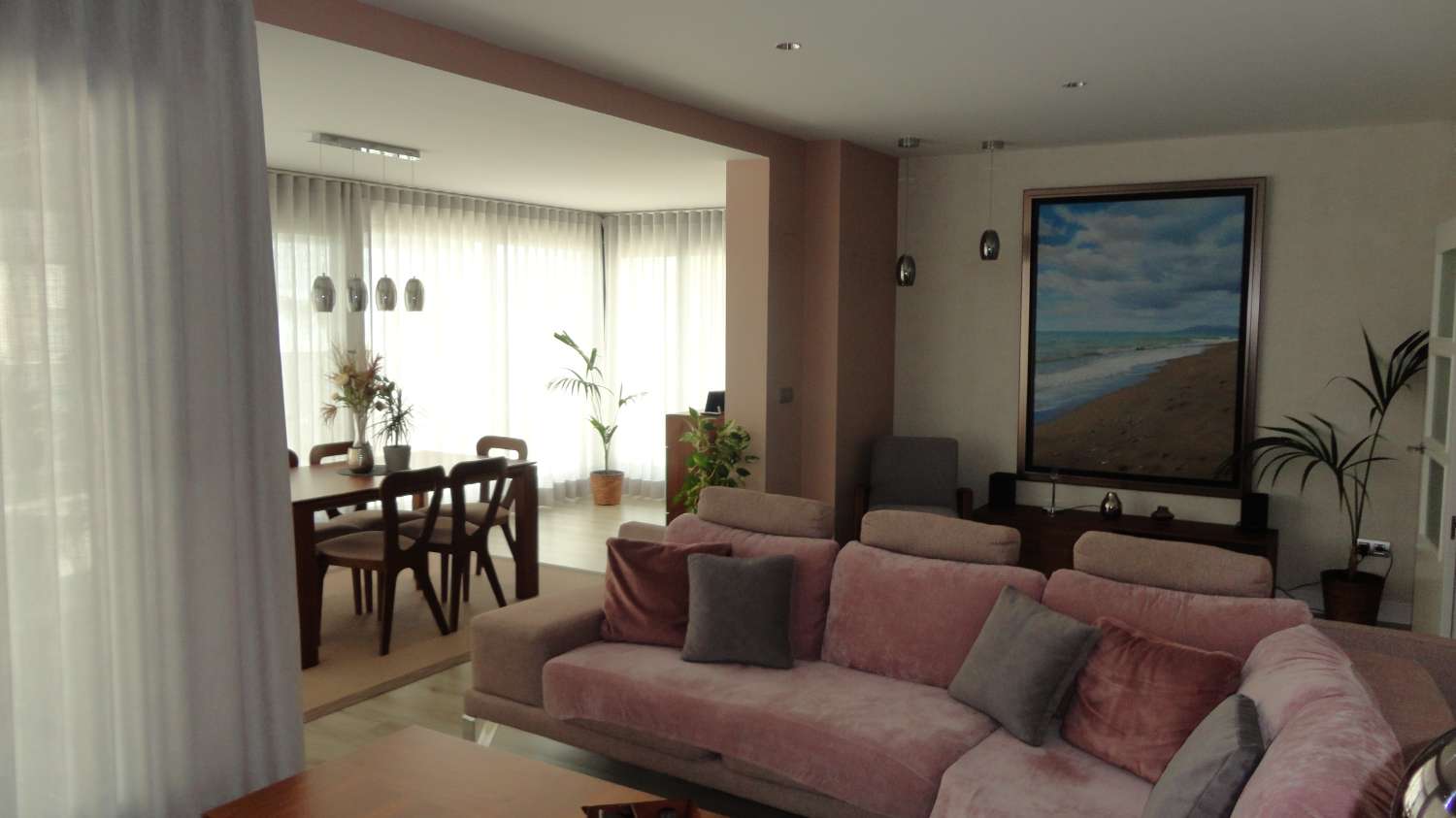 MAGNIFIK LÄGENHET TILL SALU I EN AV DE MEST LYXIGA URBANISERINGARNA I LOS ALAMOS (TORREMOLINOS)