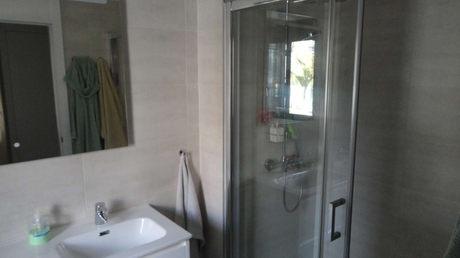 MAGNIFIK LÄGENHET TILL SALU I EN AV DE MEST LYXIGA URBANISERINGARNA I LOS ALAMOS (TORREMOLINOS)