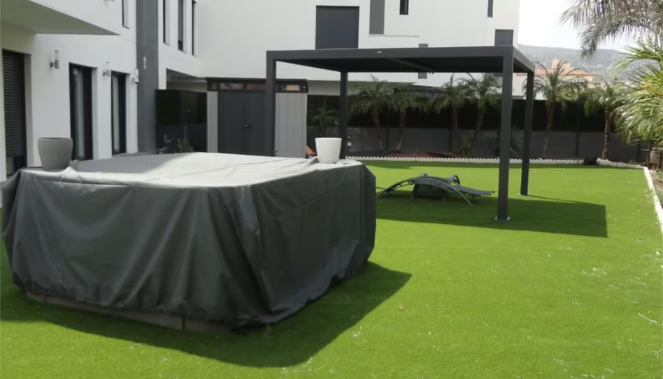 MAGNIFIK LÄGENHET TILL SALU I EN AV DE MEST LYXIGA URBANISERINGARNA I LOS ALAMOS (TORREMOLINOS)