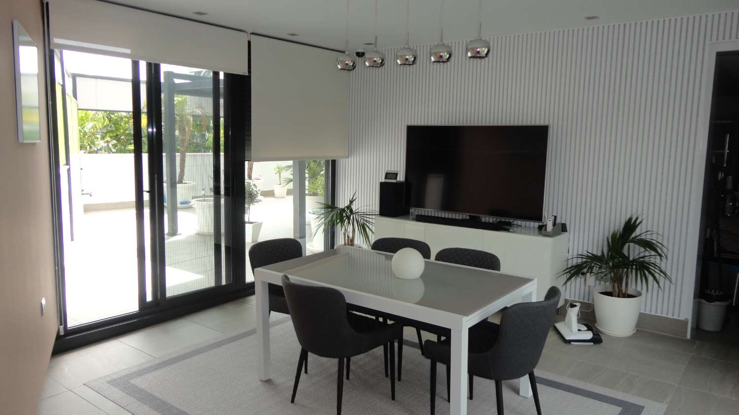 MAGNIFIK LÄGENHET TILL SALU I EN AV DE MEST LYXIGA URBANISERINGARNA I LOS ALAMOS (TORREMOLINOS)