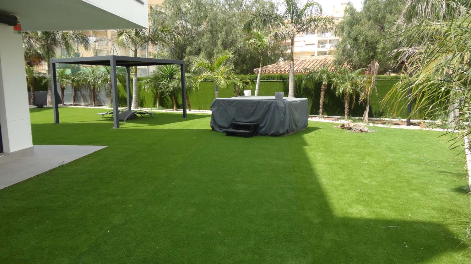 MAGNIFIK LÄGENHET TILL SALU I EN AV DE MEST LYXIGA URBANISERINGARNA I LOS ALAMOS (TORREMOLINOS)