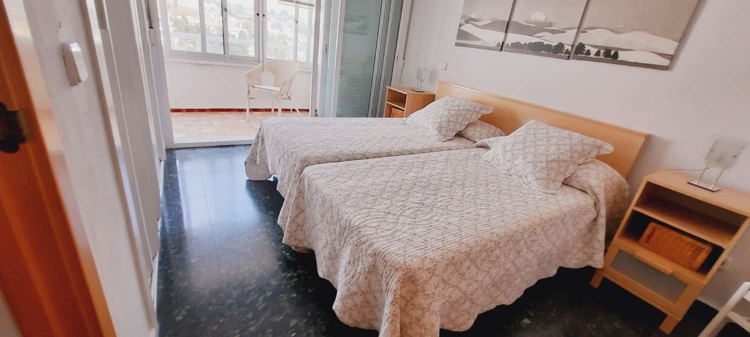 À LOUER À PARTIR DE MAINTENANT JUSQU’AU 30.06.26 ET DU 1.9.26 AU 30.6.27 JOLI APPARTEMENT AVEC VUE SUR LA MER À LA CARIHUELA (TORREMOLINOS)