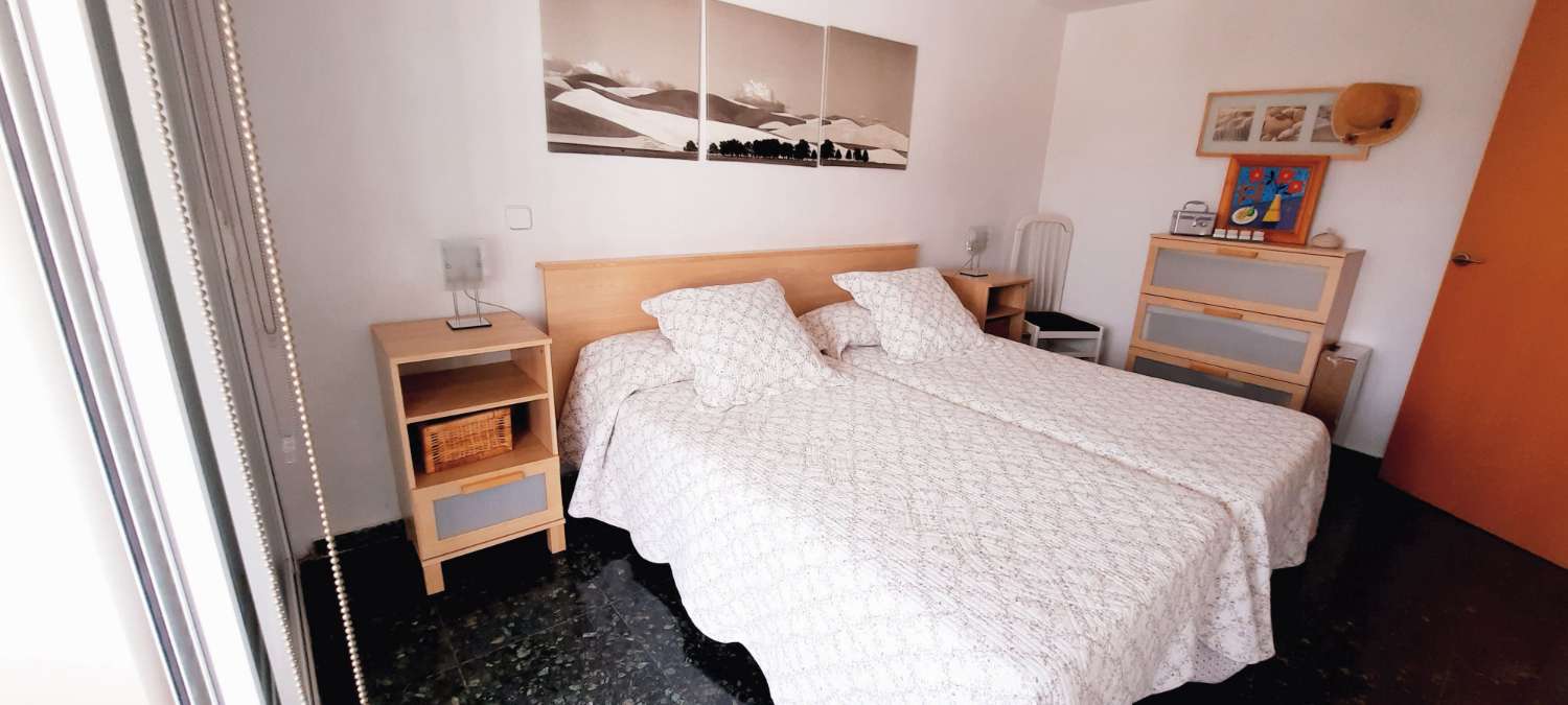 À LOUER À PARTIR DE MAINTENANT JUSQU’AU 30.06.26 ET DU 1.9.26 AU 30.6.27 JOLI APPARTEMENT AVEC VUE SUR LA MER À LA CARIHUELA (TORREMOLINOS)