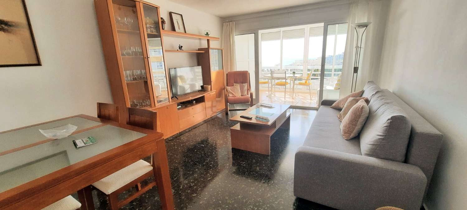 À LOUER À PARTIR DE MAINTENANT JUSQU’AU 30.06.26 ET DU 1.9.26 AU 30.6.27 JOLI APPARTEMENT AVEC VUE SUR LA MER À LA CARIHUELA (TORREMOLINOS)