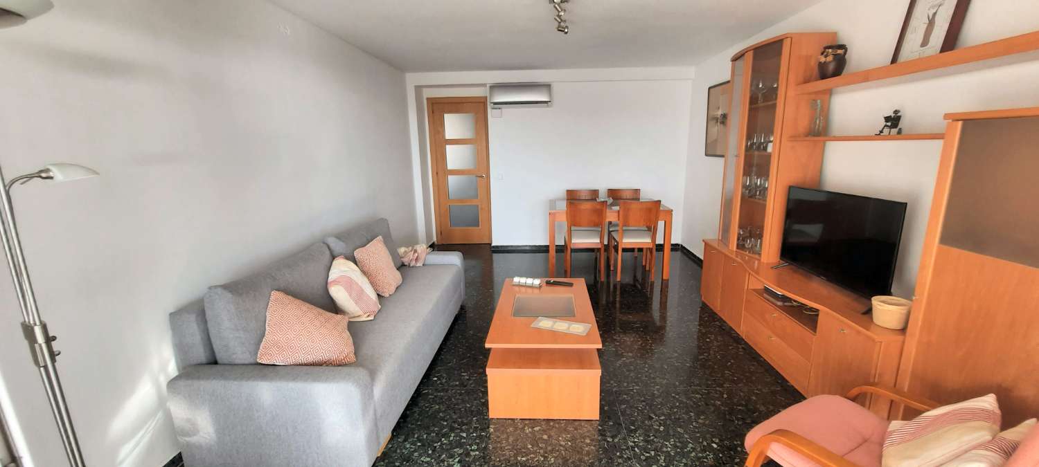 À LOUER À PARTIR DE MAINTENANT JUSQU’AU 30.06.26 ET DU 1.9.26 AU 30.6.27 JOLI APPARTEMENT AVEC VUE SUR LA MER À LA CARIHUELA (TORREMOLINOS)