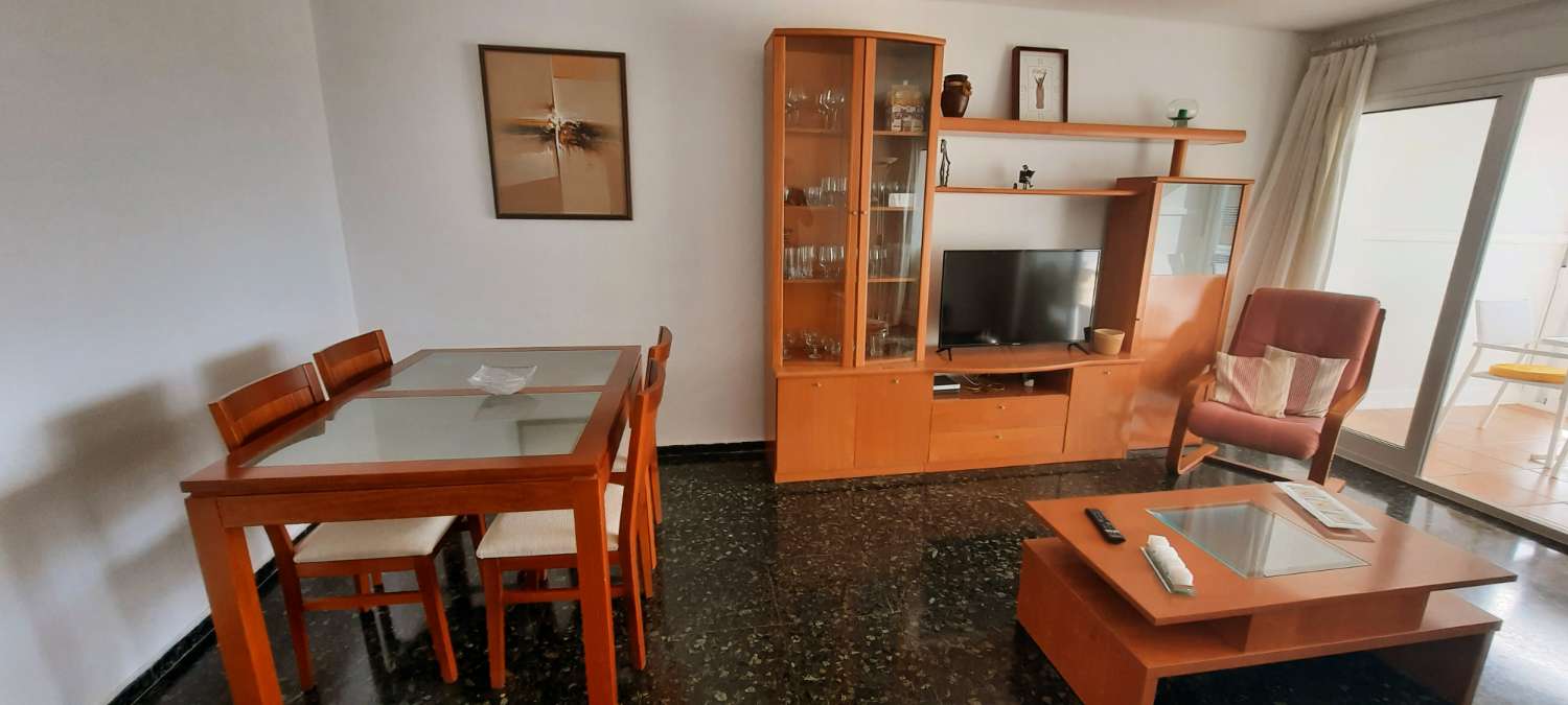 À LOUER À PARTIR DE MAINTENANT JUSQU’AU 30.06.26 ET DU 1.9.26 AU 30.6.27 JOLI APPARTEMENT AVEC VUE SUR LA MER À LA CARIHUELA (TORREMOLINOS)