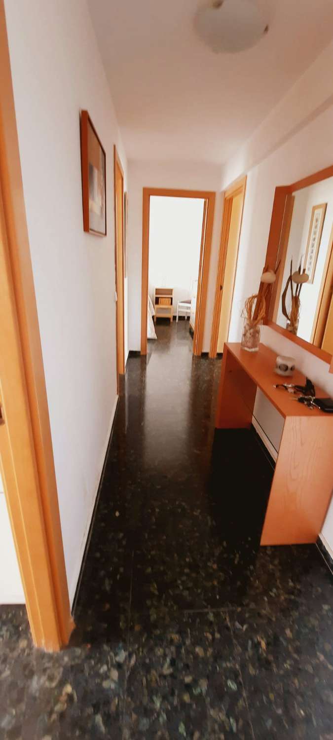 À LOUER À PARTIR DE MAINTENANT JUSQU’AU 30.06.26 ET DU 1.9.26 AU 30.6.27 JOLI APPARTEMENT AVEC VUE SUR LA MER À LA CARIHUELA (TORREMOLINOS)