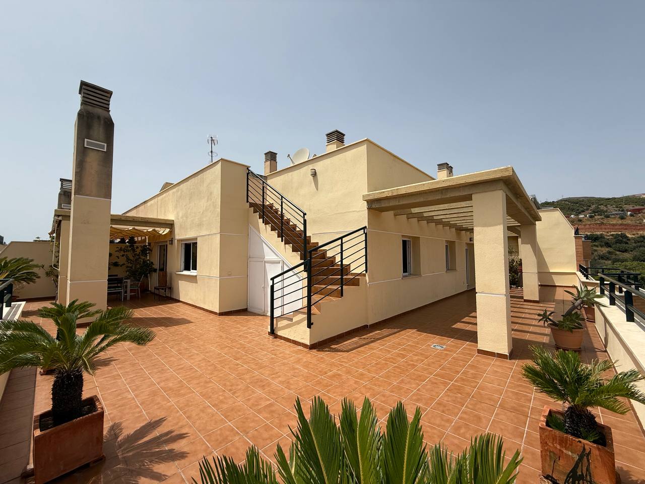 Magnifik duplex-penthouse till salu med fantastisk havs- och bergsutsikt i Torremolinos