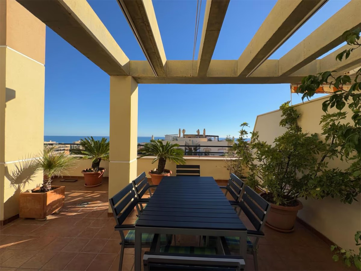 Magnifik duplex-penthouse till salu med fantastisk havs- och bergsutsikt i Torremolinos