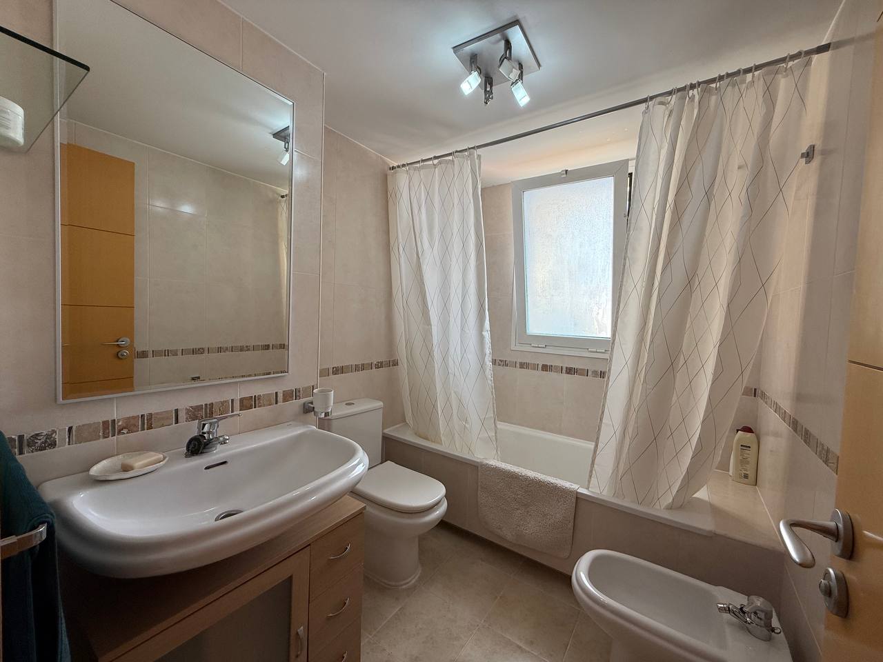 Magnifik duplex-penthouse till salu med fantastisk havs- och bergsutsikt i Torremolinos