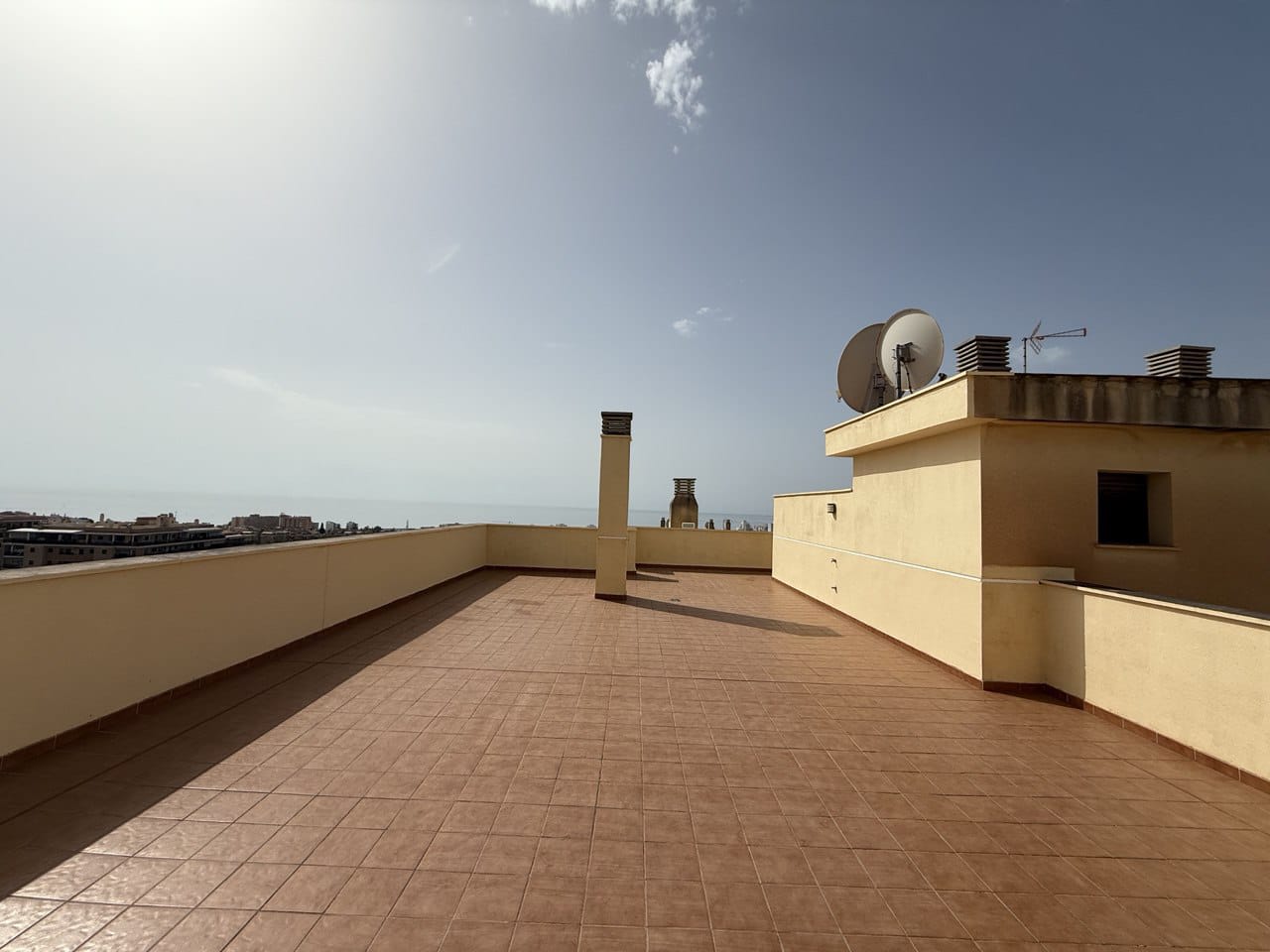 Magnifik duplex-penthouse till salu med fantastisk havs- och bergsutsikt i Torremolinos